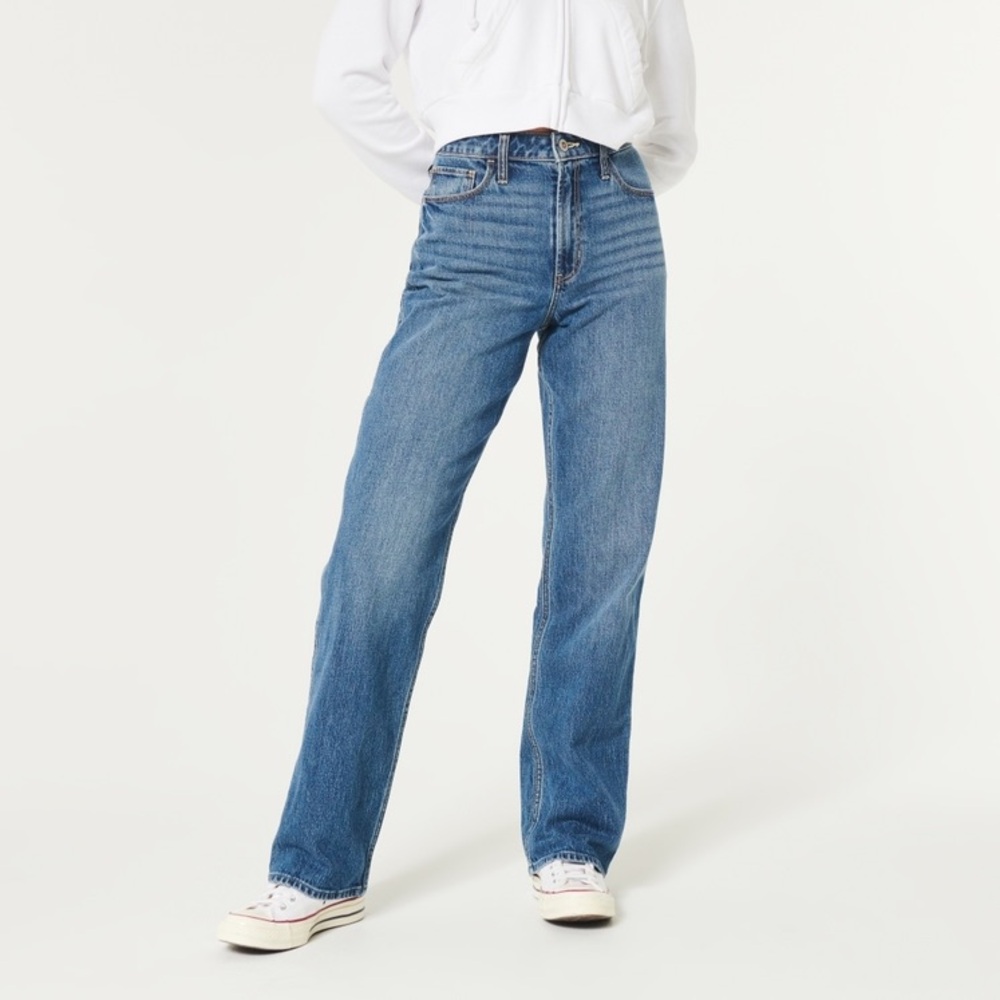 Hollister Ultra High-Rise Dad Jean Vintage Stretch Med Wash Size 3R 26 / 31